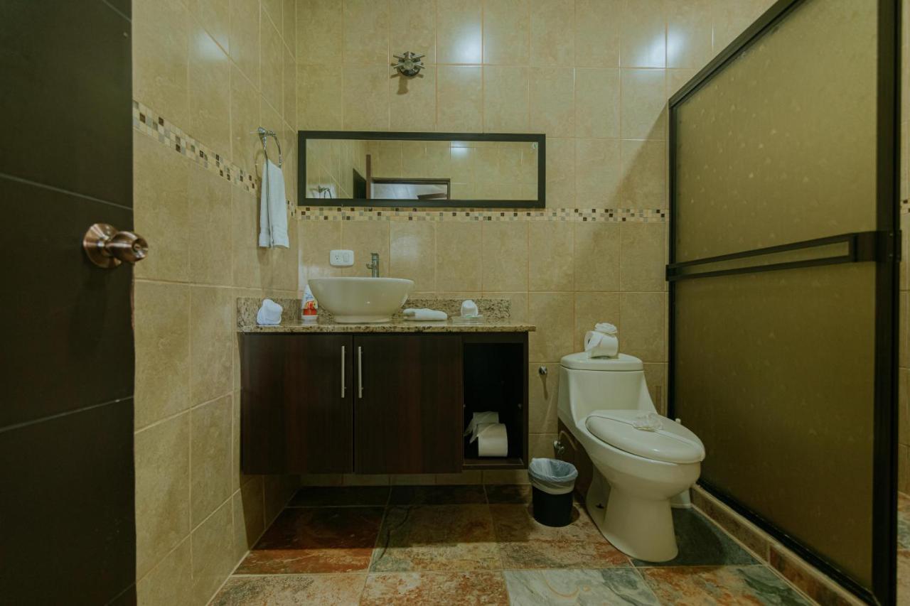 Oasis Diverse Adult Retreat Quepos Bagian luar foto