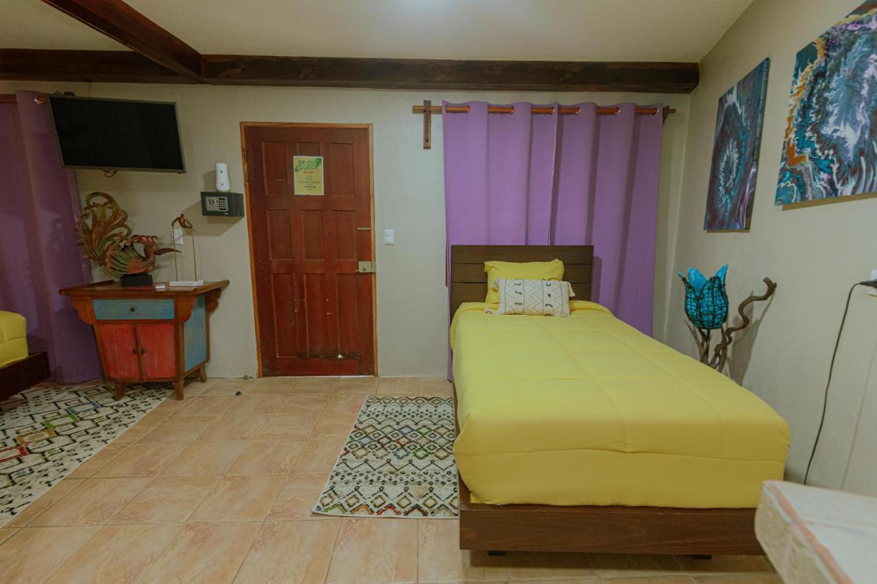 Oasis Diverse Adult Retreat Quepos Bagian luar foto